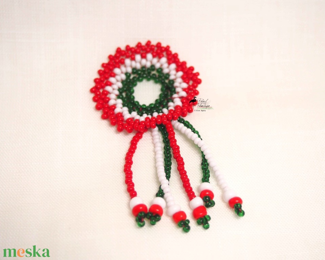 Egyedi gyöngy kokárda - ékszer - kitűző és bross - Meska.hu