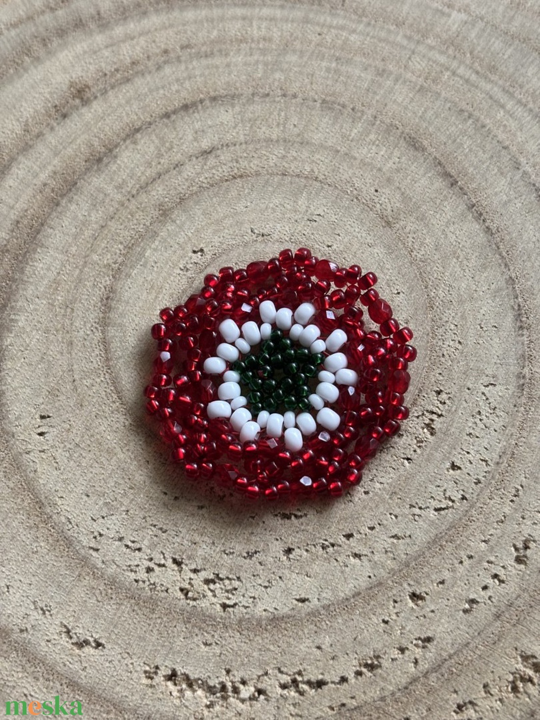 Gyöngy kokárda minőségi üveg gyöngyökből - ékszer - kitűző és bross - Meska.hu