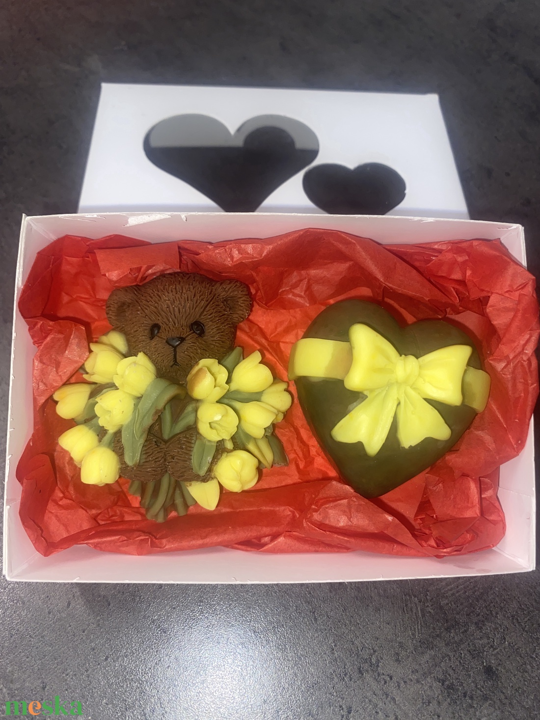 Tulipáncsokor csokoládéból ,töltött szívvel - élelmiszer - édesség - Meska.hu Tulipáncsokor csokoládéból ,töltött szívvel - élelmiszer - édesség - Meska.hu