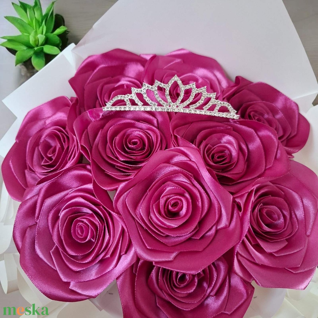 Királynői elegancia 10 szálas pink örökrózsa csokor tiarával - otthon & életmód - dekoráció - virágdísz és tartó - csokor & virágdísz - Meska.hu Királynői elegancia 10 szálas pink örökrózsa csokor tiarával - otthon & életmód - dekoráció - virágdísz és tartó - csokor & virágdísz - Meska.hu