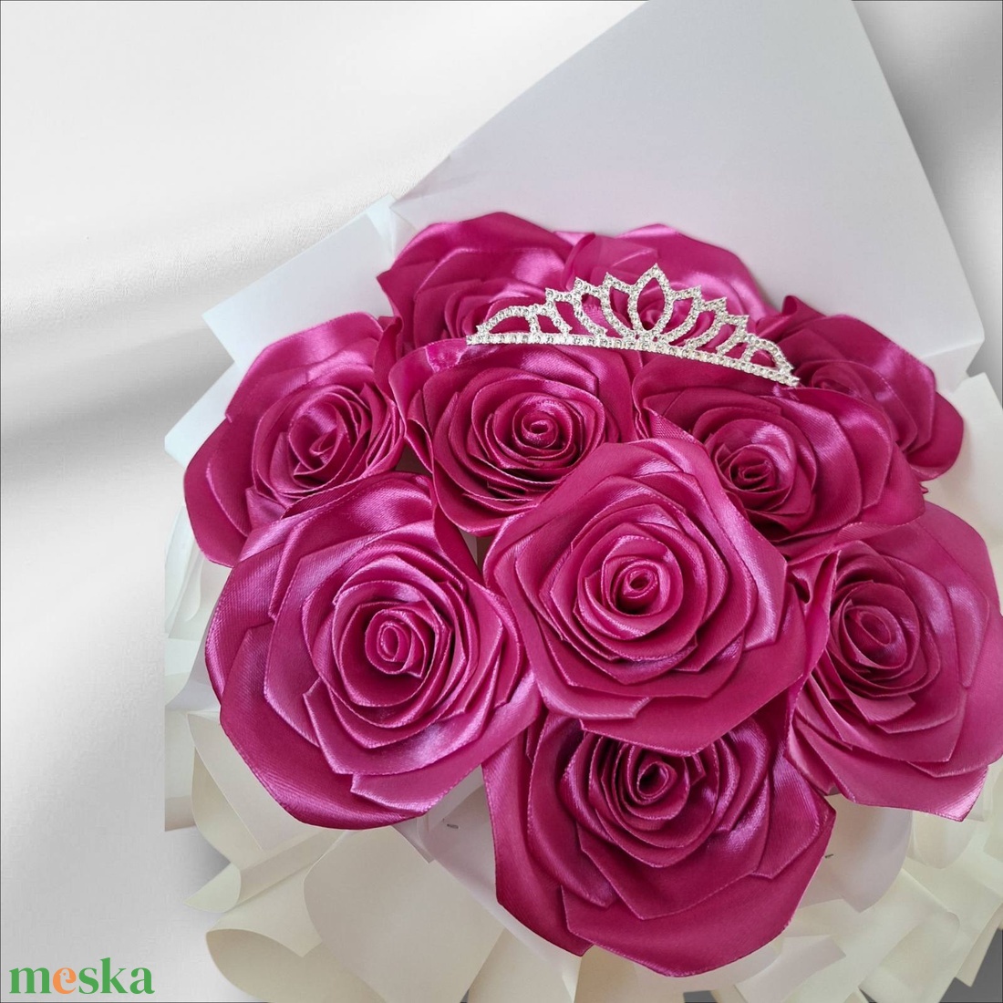 Királynői elegancia 10 szálas pink örökrózsa csokor tiarával - otthon & életmód - dekoráció - virágdísz és tartó - csokor & virágdísz - Meska.hu Királynői elegancia 10 szálas pink örökrózsa csokor tiarával - otthon & életmód - dekoráció - virágdísz és tartó - csokor & virágdísz - Meska.hu
