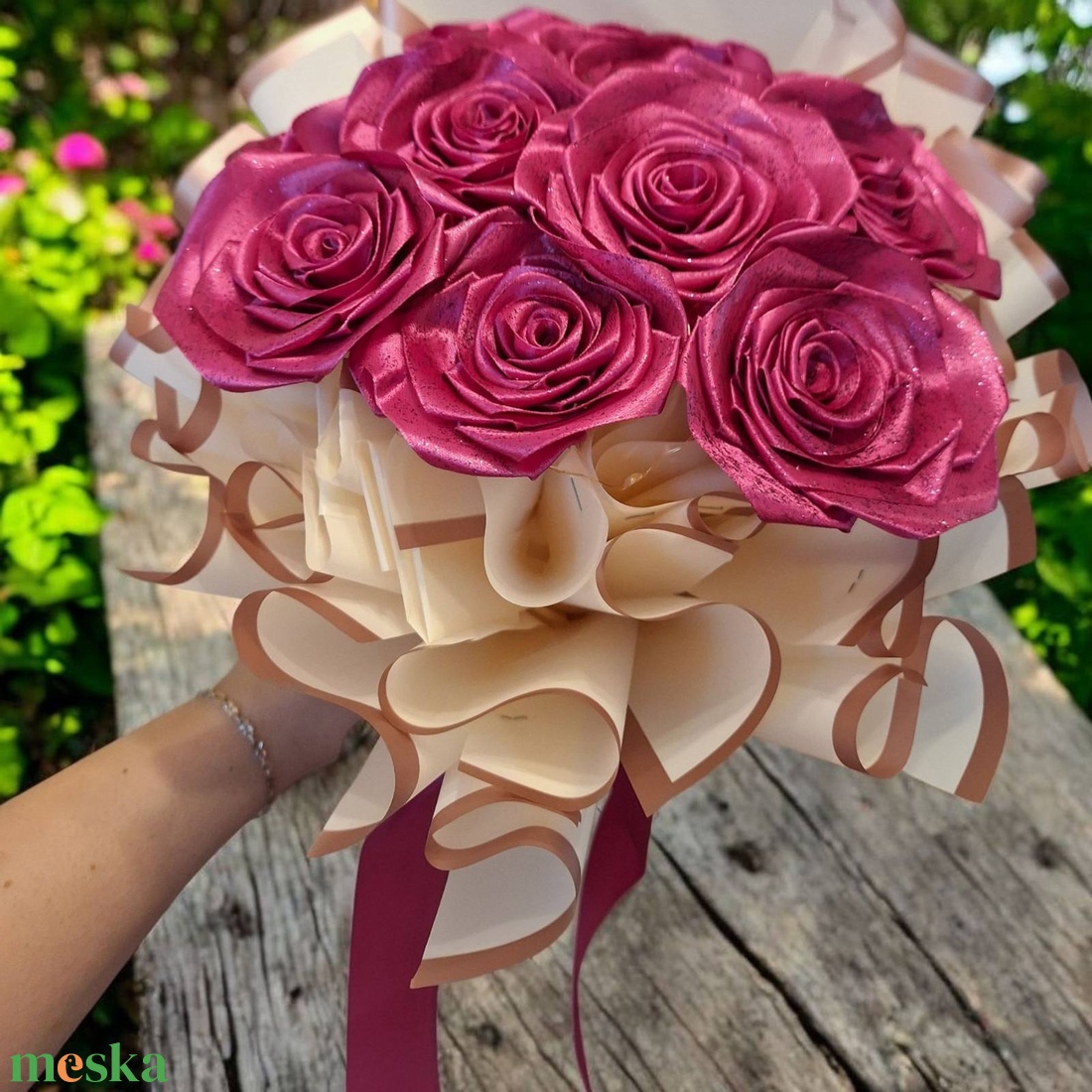 Ragyogó elegancia 10 szálas csillogó pink örökrózsa csokor világítással - otthon & életmód - dekoráció - virágdísz és tartó - csokor & virágdísz - Meska.hu Ragyogó elegancia 10 szálas csillogó pink örökrózsa csokor világítással - otthon & életmód - dekoráció - virágdísz és tartó - csokor & virágdísz - Meska.hu