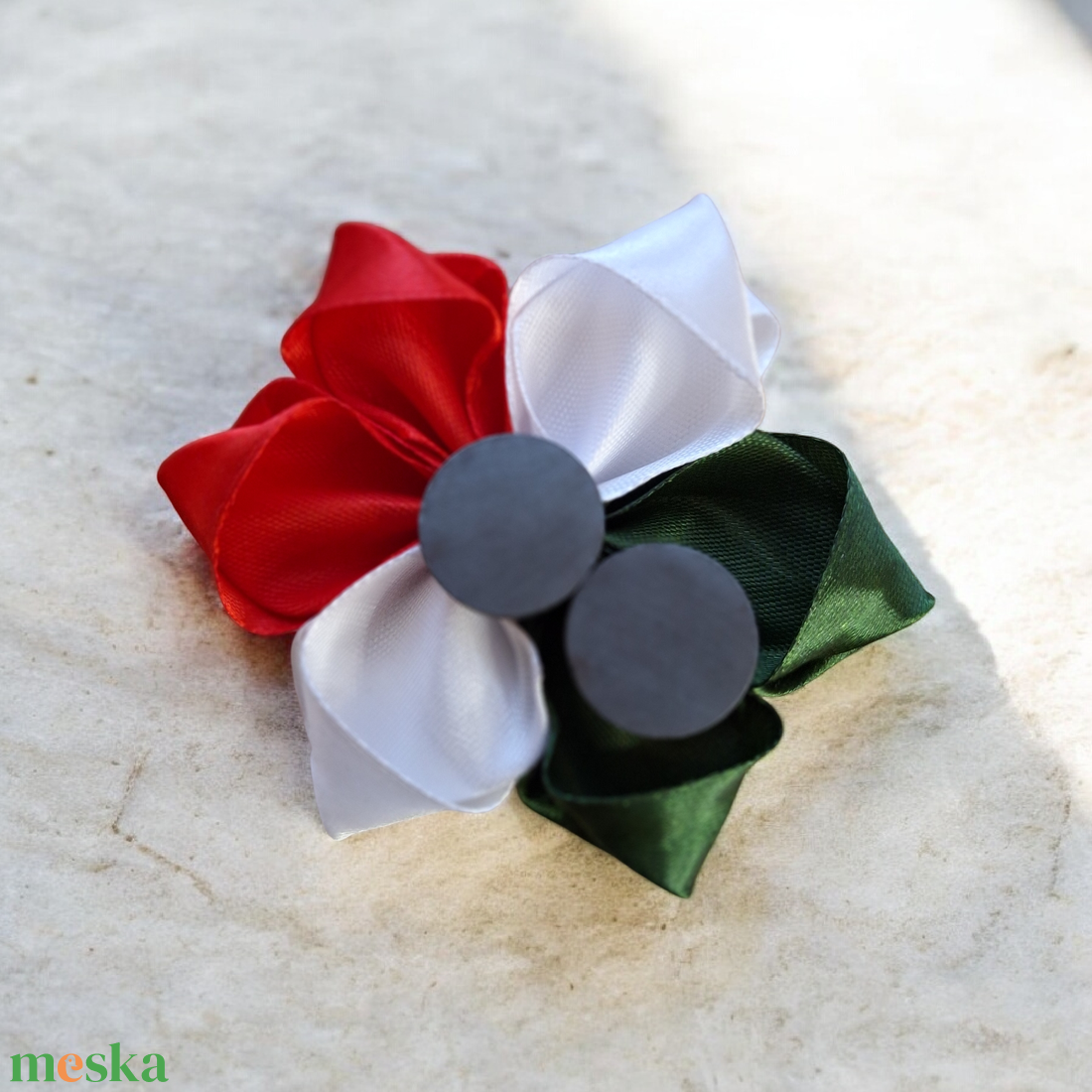 Nemzeti kitűző - kokárda mágneses rögzítéssel - ékszer - kitűző és bross - Meska.hu