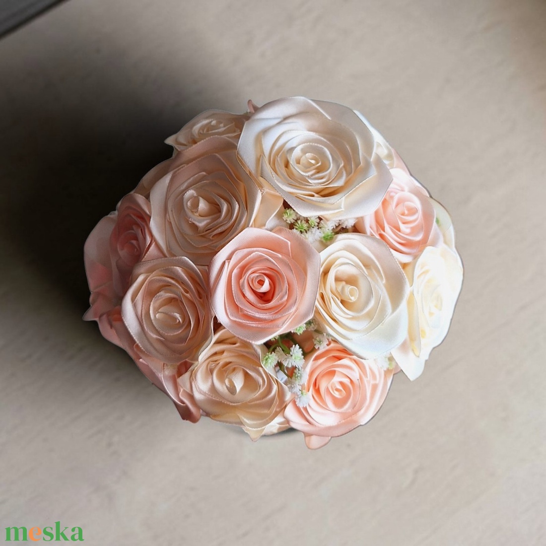 27 szálas rózsa asztaldísz � barack és krém rózsabox  - otthon & életmód - virágdekoráció - virágdíszek - asztali virágdísz - Meska.hu