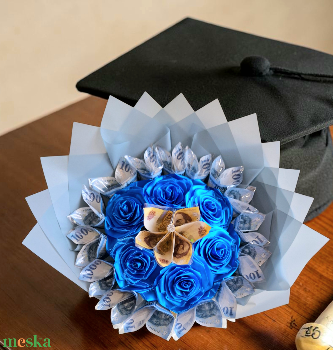 Ballagási királykék örökrózsa csokor pénzrózsával - pénzátadó ajándék ballagásra - otthon & életmód - virágdekoráció - virágok - virágcsokor - Meska.hu