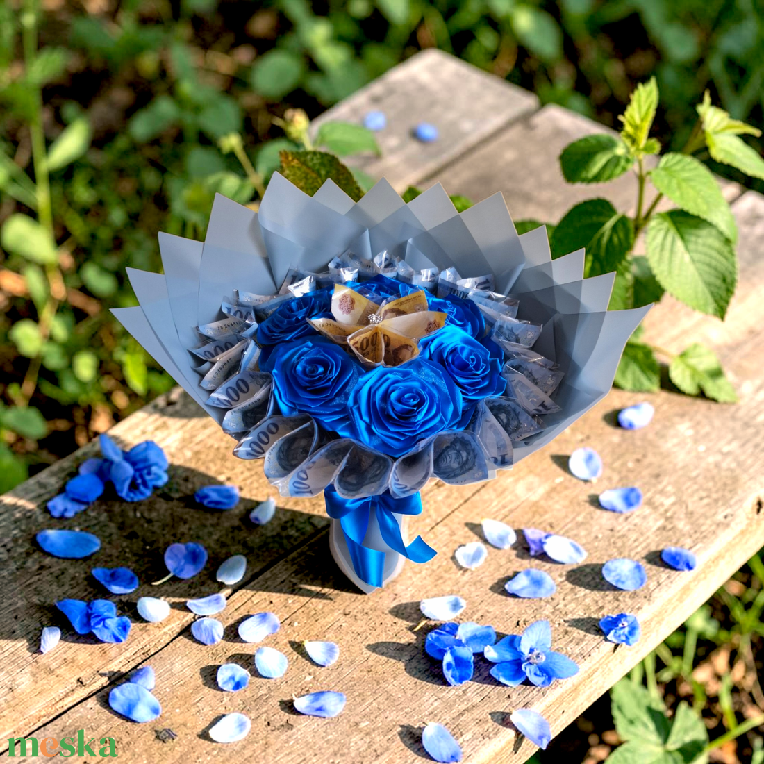 Ballagási királykék örökrózsa csokor pénzrózsával - pénzátadó ajándék ballagásra - otthon & életmód - virágdekoráció - virágok - virágcsokor - Meska.hu