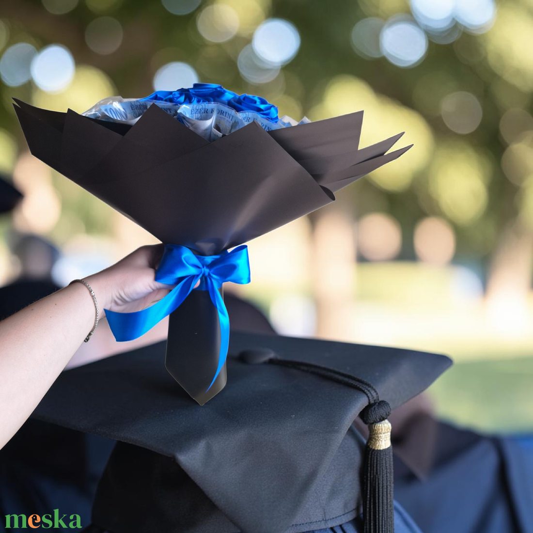 Ballagási királykék örökrózsa csokor, pénzcsokor - pénzátadó ajándék ballagásra  - otthon & életmód - virágdekoráció - virágok - virágcsokor - Meska.hu