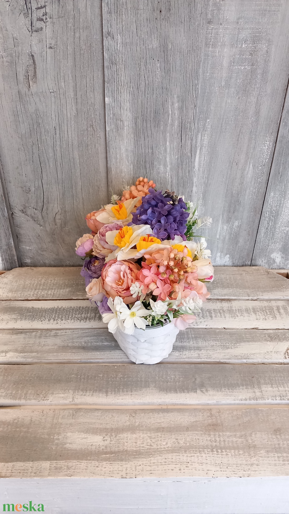 Egy Kosárnyi Virágsokadalom  - Virágos Asztaldísz/Tavaszi Asztaldísz/Asztaldísz/Virágajándék - otthon & életmód - virágdekoráció - virágdíszek - virágdísz kaspóban - Meska.hu