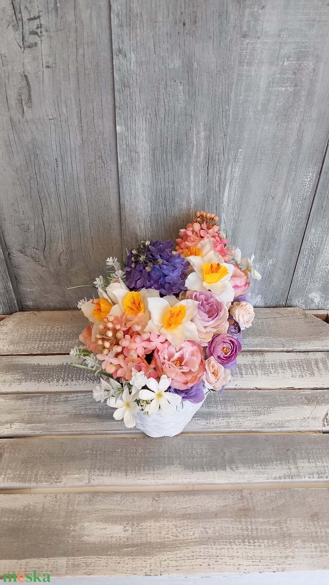 Egy Kosárnyi Virágsokadalom  - Virágos Asztaldísz/Tavaszi Asztaldísz/Asztaldísz/Virágajándék - otthon & életmód - virágdekoráció - virágdíszek - virágdísz kaspóban - Meska.hu