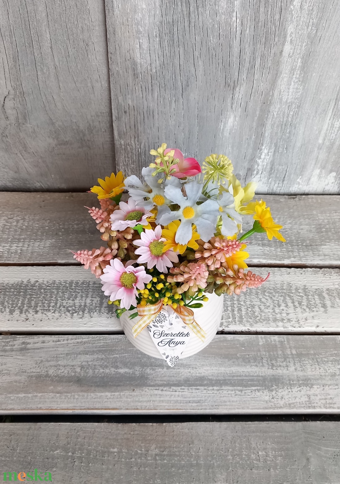  Szeretet-Szív Virágai  - Tavaszi Asztaldísz/Virágos Asztaldísz/Köszöntő Virágdísz/Anyák-napi Asztaldísz - otthon & életmód - virágdekoráció - virágdíszek - virágdísz kaspóban - Meska.hu