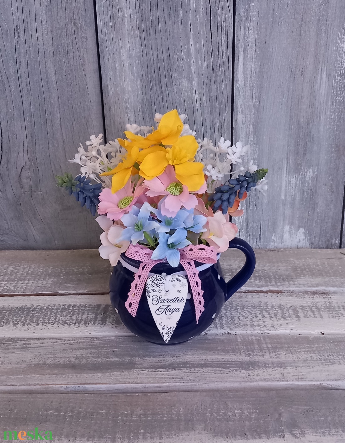 Virágok Pöttyös Ruhában - Anyák-napi Asztaldísz/Tavaszi Asztaldísz/Virágos Asztaldísz/Köszöntő Asztaldísz - otthon & életmód - virágdekoráció - virágdíszek - virágdísz kaspóban - Meska.hu