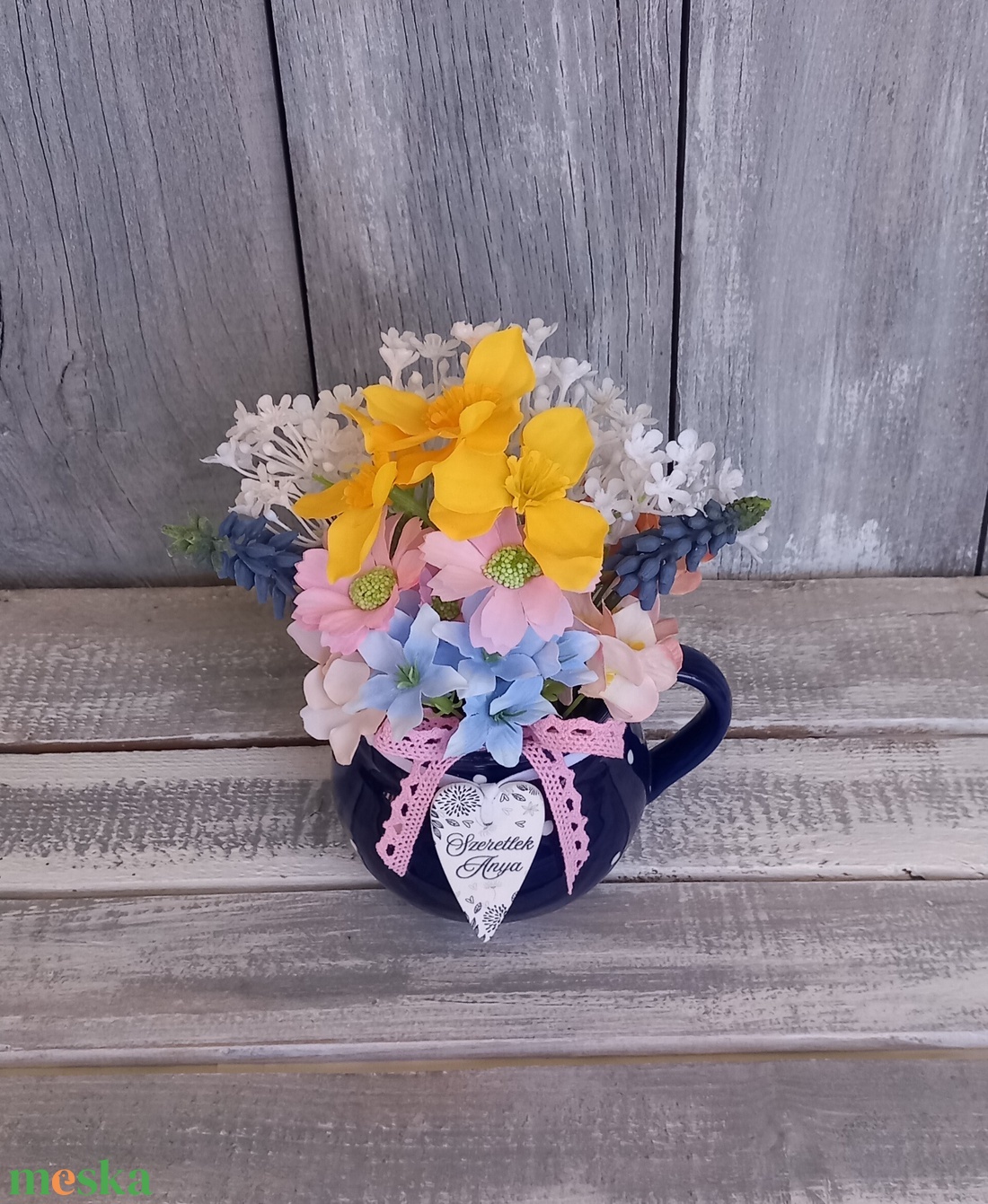 Virágok Pöttyös Ruhában - Anyák-napi Asztaldísz/Tavaszi Asztaldísz/Virágos Asztaldísz/Köszöntő Asztaldísz - otthon & életmód - virágdekoráció - virágdíszek - virágdísz kaspóban - Meska.hu