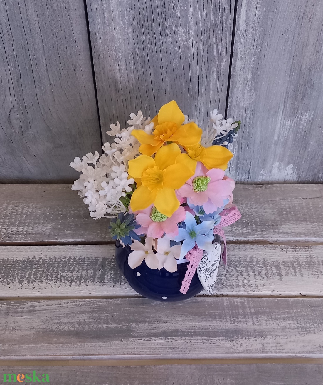 Virágok Pöttyös Ruhában - Anyák-napi Asztaldísz/Tavaszi Asztaldísz/Virágos Asztaldísz/Köszöntő Asztaldísz - otthon & életmód - virágdekoráció - virágdíszek - virágdísz kaspóban - Meska.hu