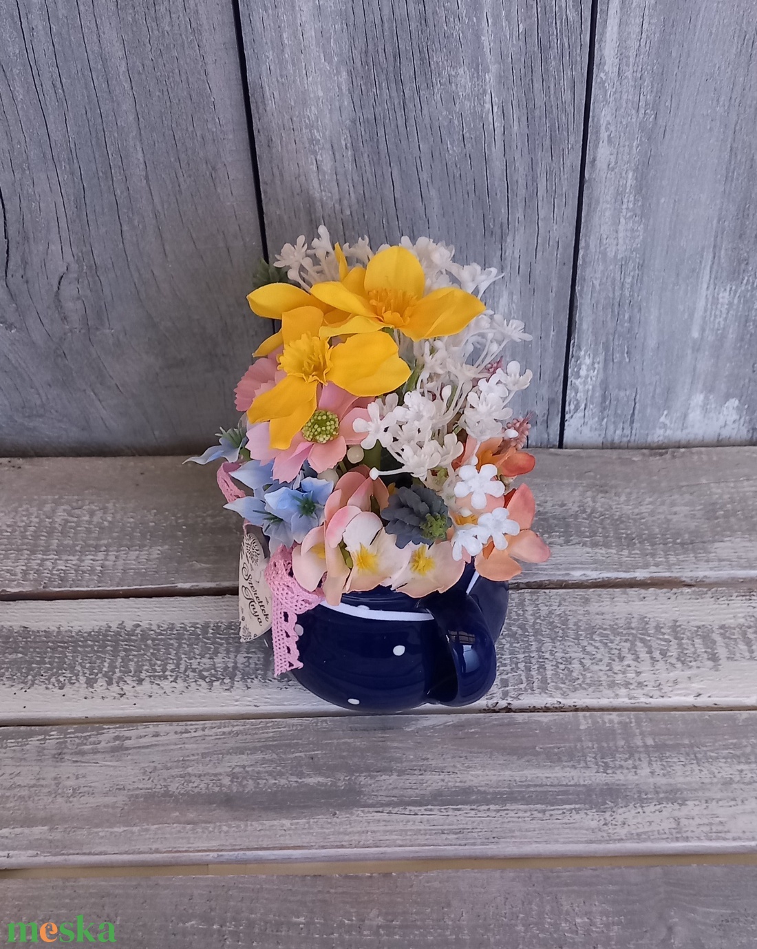 Virágok Pöttyös Ruhában - Anyák-napi Asztaldísz/Tavaszi Asztaldísz/Virágos Asztaldísz/Köszöntő Asztaldísz - otthon & életmód - virágdekoráció - virágdíszek - virágdísz kaspóban - Meska.hu