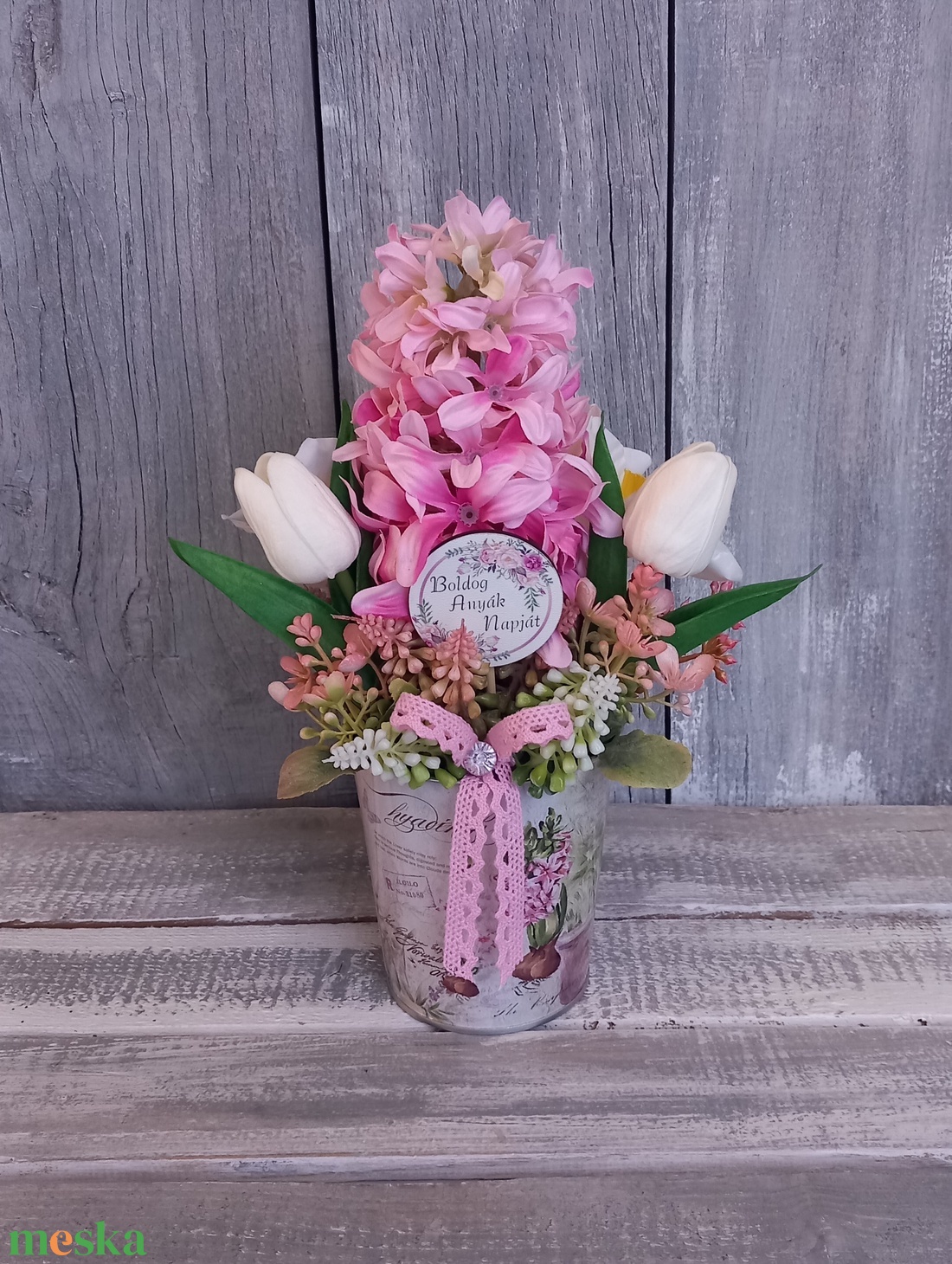 Boldog Virágok - Anyák-napi Asztaldísz/Tavaszi Asztaldísz/Virágos Asztaldísz/Köszöntő Asztaldísz - otthon & életmód - virágdekoráció - virágdíszek - virágdísz kaspóban - Meska.hu