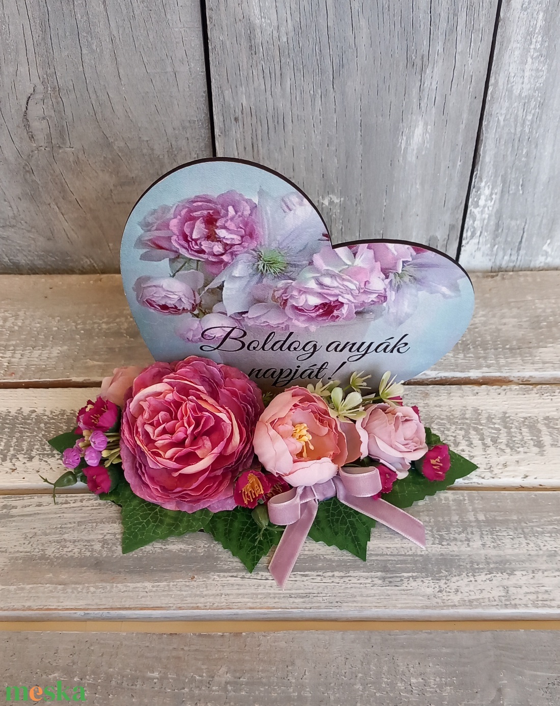 VirágSzívKöszöntő- Anyák-napi Asztaldísz/Tavaszi Asztaldísz/Virágos Asztaldísz/Köszöntő Asztaldísz/Virágdekoráció - otthon & életmód - virágdekoráció - virágdíszek - asztali virágdísz - Meska.hu