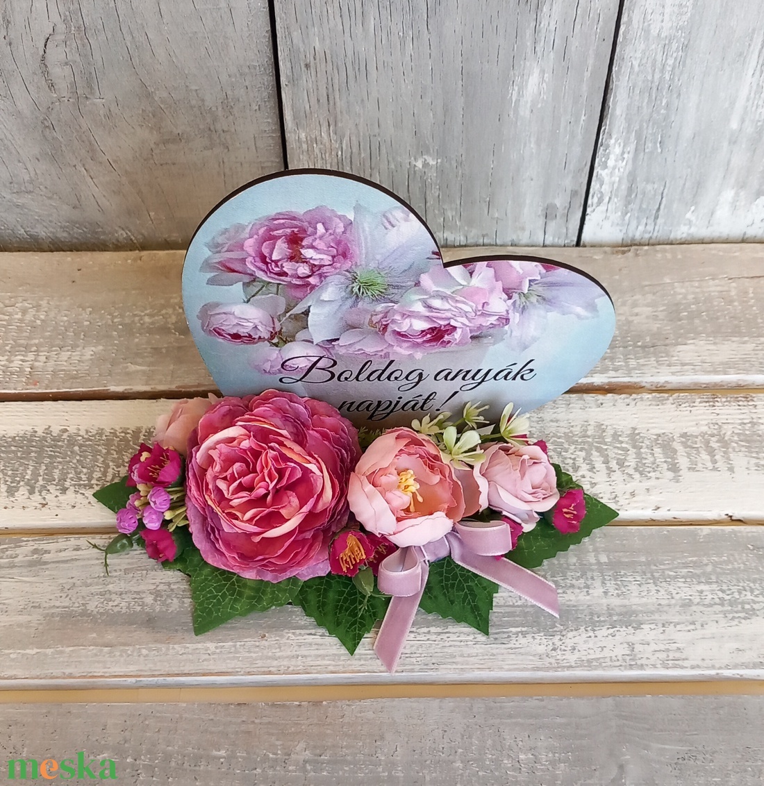 VirágSzívKöszöntő- Anyák-napi Asztaldísz/Tavaszi Asztaldísz/Virágos Asztaldísz/Köszöntő Asztaldísz/Virágdekoráció - otthon & életmód - virágdekoráció - virágdíszek - asztali virágdísz - Meska.hu