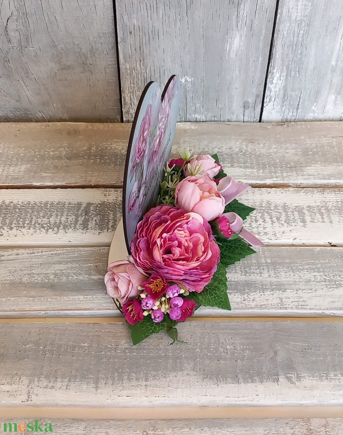 VirágSzívKöszöntő- Anyák-napi Asztaldísz/Tavaszi Asztaldísz/Virágos Asztaldísz/Köszöntő Asztaldísz/Virágdekoráció - otthon & életmód - virágdekoráció - virágdíszek - asztali virágdísz - Meska.hu