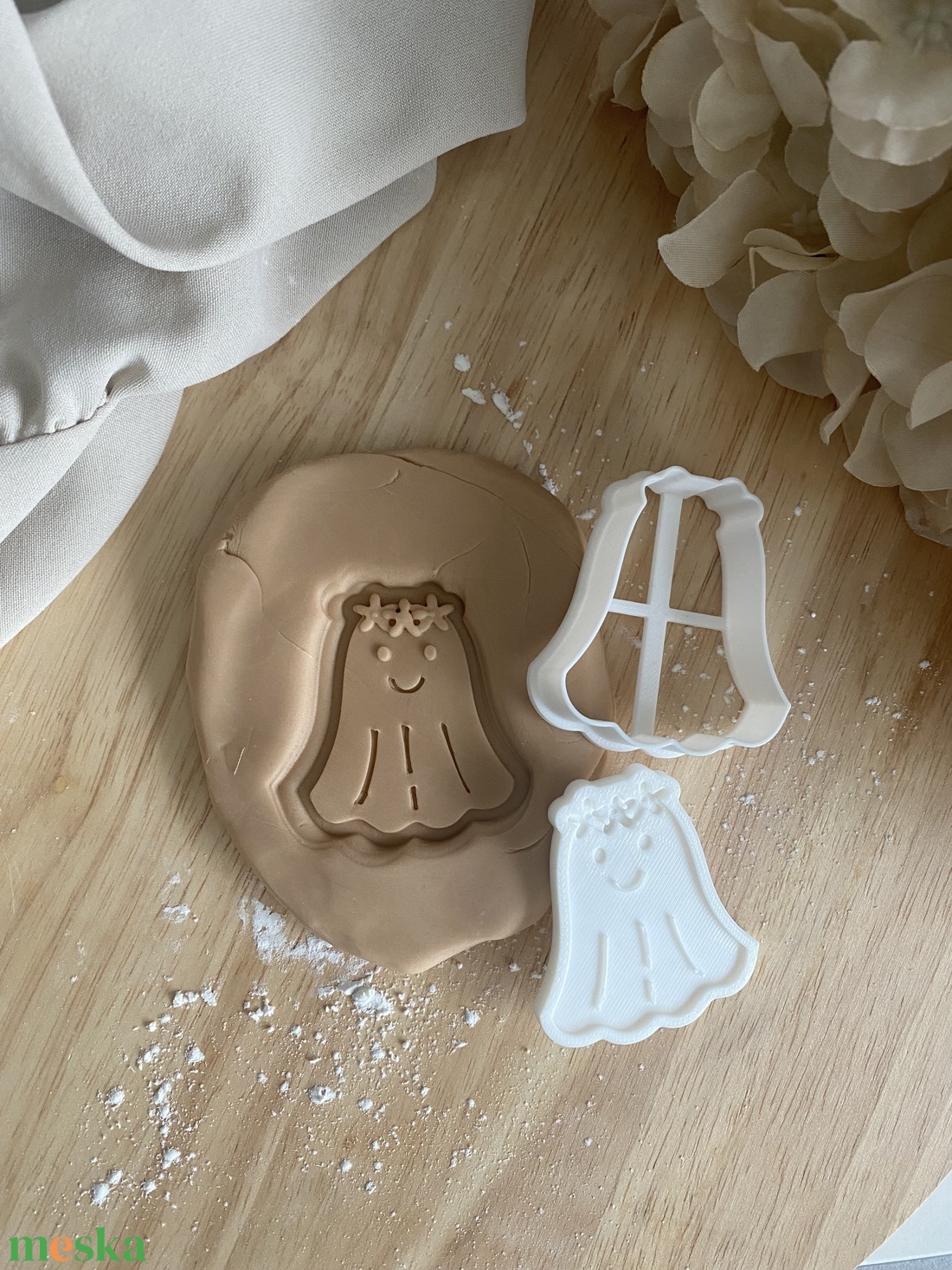 3D fondant forma és kiszúró - Halloweeni szellem virágokkal - otthon & életmód - konyhafelszerelés, tálalás - sütés, főzés - sütikiszúró - Meska.hu 3D fondant forma és kiszúró - Halloweeni szellem virágokkal - otthon & életmód - konyhafelszerelés, tálalás - sütés, főzés - sütikiszúró - Meska.hu