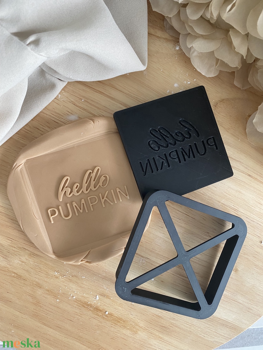 3D fondant forma és kiszúró - hello pumpkin - otthon & életmód - konyhafelszerelés, tálalás - sütés, főzés - sütikiszúró - Meska.hu 3D fondant forma és kiszúró - hello pumpkin - otthon & életmód - konyhafelszerelés, tálalás - sütés, főzés - sütikiszúró - Meska.hu