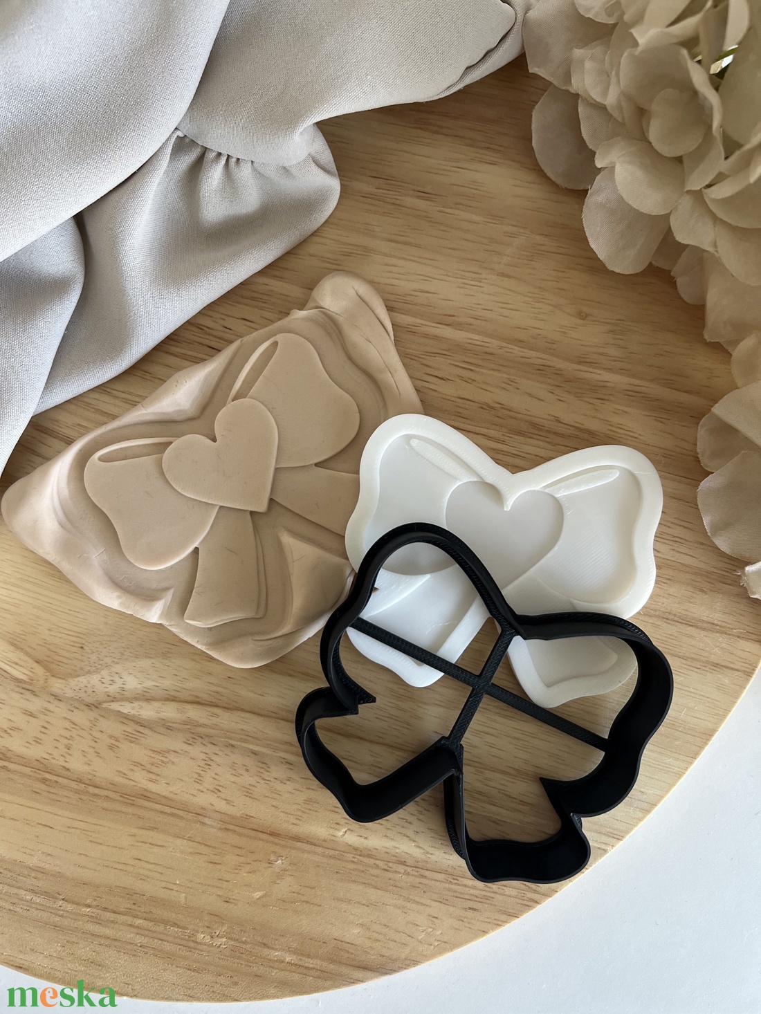 3D fondant forma és kiszúró - Karácsonyi masni - otthon & életmód - konyhafelszerelés, tálalás - sütés, főzés - sütikiszúró - Meska.hu 3D fondant forma és kiszúró - Karácsonyi masni - otthon & életmód - konyhafelszerelés, tálalás - sütés, főzés - sütikiszúró - Meska.hu