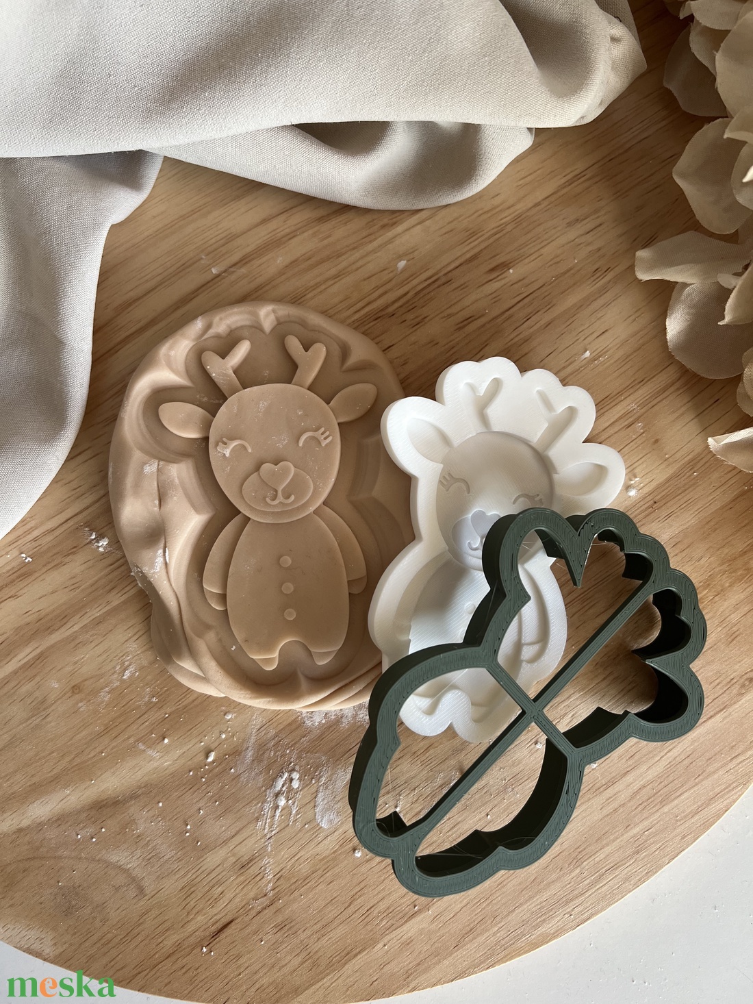 3D fondant forma és kiszúró - Karácsonyi cuki rénszarvas - otthon & életmód - konyhafelszerelés, tálalás - sütés, főzés - sütikiszúró - Meska.hu 3D fondant forma és kiszúró - Karácsonyi cuki rénszarvas - otthon & életmód - konyhafelszerelés, tálalás - sütés, főzés - sütikiszúró - Meska.hu