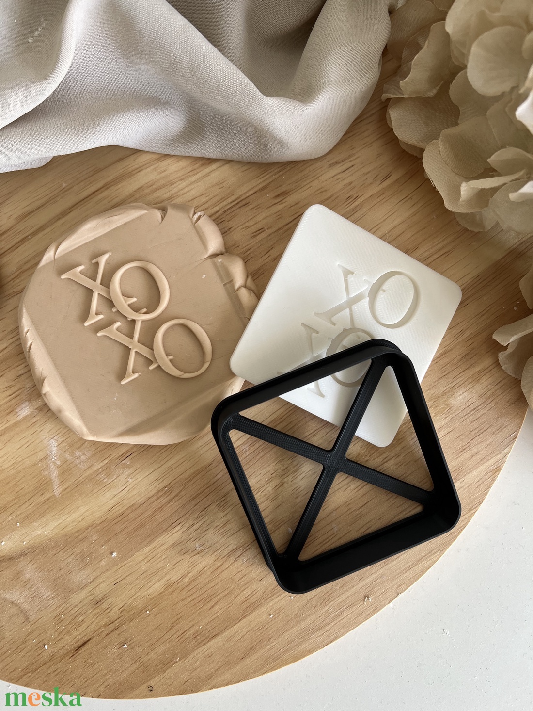 3D fondant forma és kiszúró - XoXo - otthon & életmód - konyhafelszerelés, tálalás - sütés, főzés - sütikiszúró - Meska.hu 3D fondant forma és kiszúró - XoXo - otthon & életmód - konyhafelszerelés, tálalás - sütés, főzés - sütikiszúró - Meska.hu