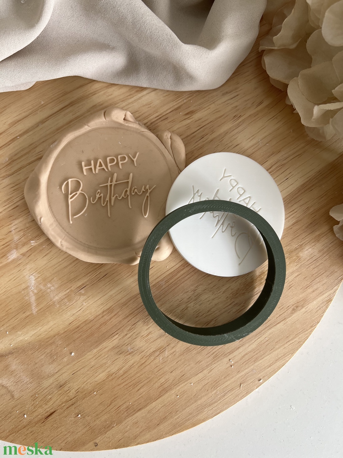 3D fondant forma és kiszúró - Happy Birthday - otthon & életmód - konyhafelszerelés, tálalás - sütés, főzés - sütikiszúró - Meska.hu 3D fondant forma és kiszúró - Happy Birthday - otthon & életmód - konyhafelszerelés, tálalás - sütés, főzés - sütikiszúró - Meska.hu