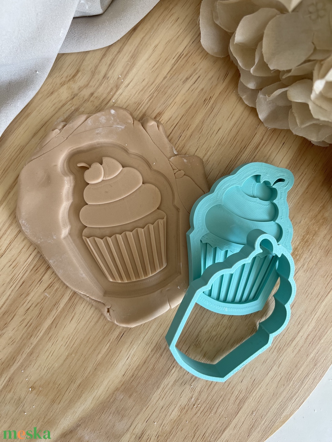 3D fondant forma és kiszúró - Cupcake - otthon & életmód - konyhafelszerelés, tálalás - sütés, főzés - sütikiszúró - Meska.hu 3D fondant forma és kiszúró - Cupcake - otthon & életmód - konyhafelszerelés, tálalás - sütés, főzés - sütikiszúró - Meska.hu