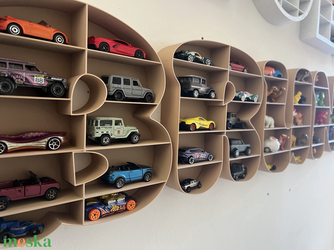 Fali játéktároló - Kinder, mini figura, Hot Wheels, Matchbox - baba - mama - babaszobabútor - játéktároló - Meska.hu