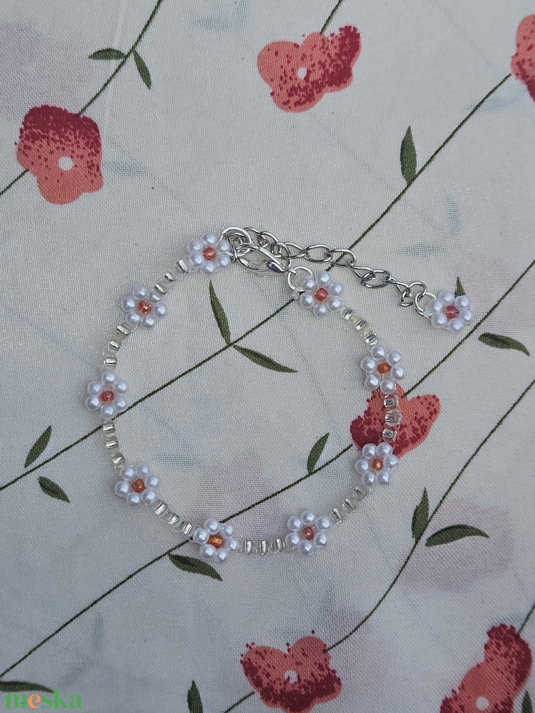 Red flower karkötő - ékszer - karkötő - gyöngyös karkötő - Meska.hu
