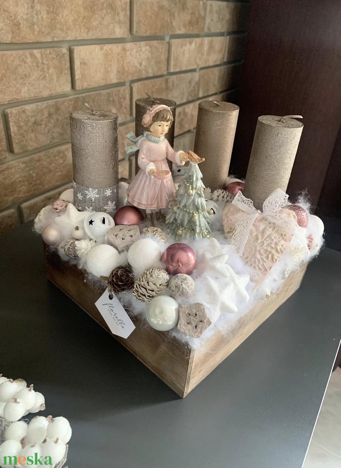 Adventi asztaldísz madarat etető lánykával - karácsony - adventi díszek - adventi asztaldísz - Meska.hu Adventi asztaldísz madarat etető lánykával - karácsony - adventi díszek - adventi asztaldísz - Meska.hu
