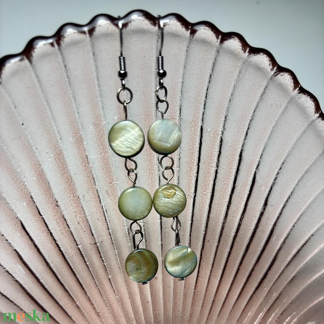 Különleges gyöngyház füli - ékszer - fülbevaló - lógó fülbevaló - Meska.hu