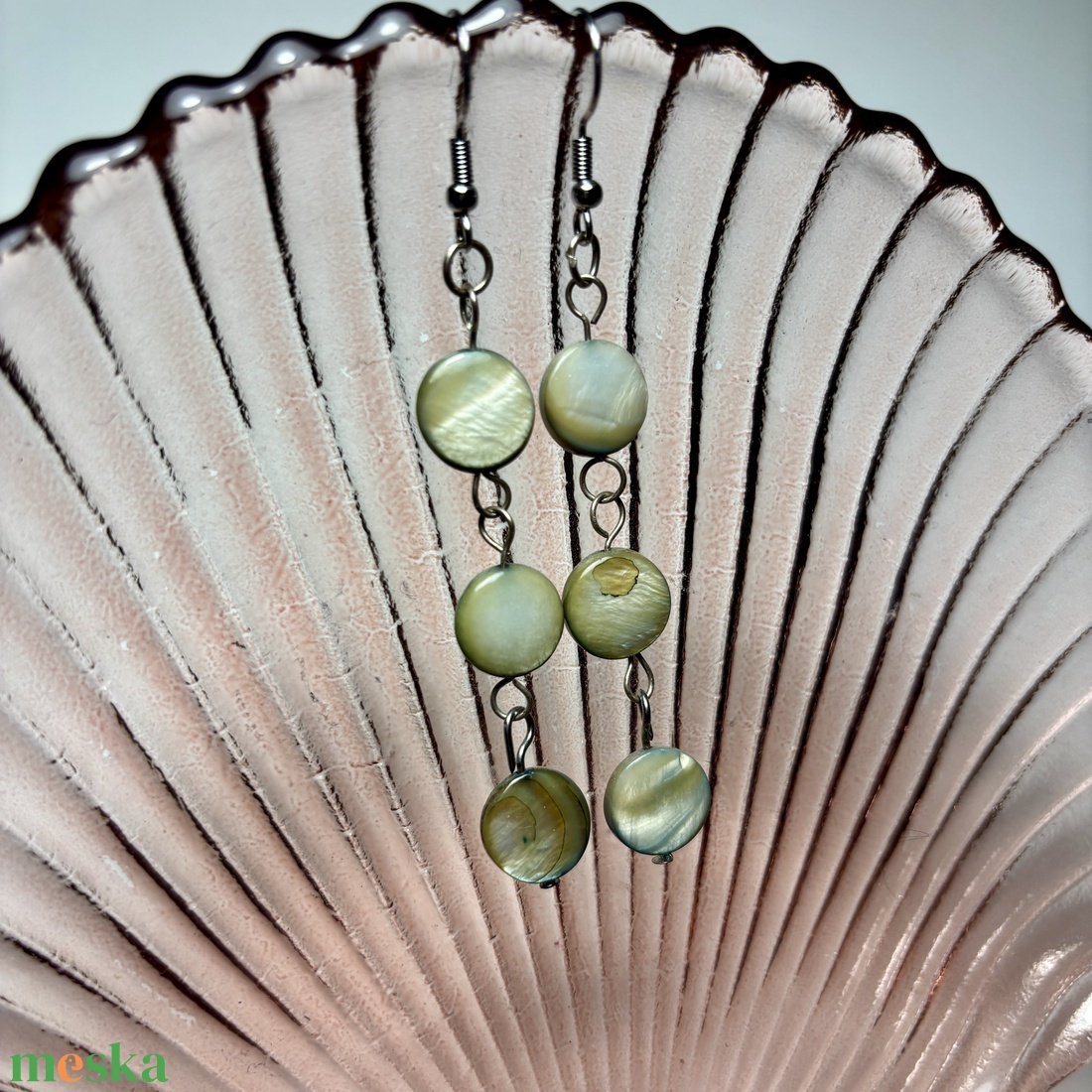 Különleges gyöngyház füli - ékszer - fülbevaló - lógó fülbevaló - Meska.hu