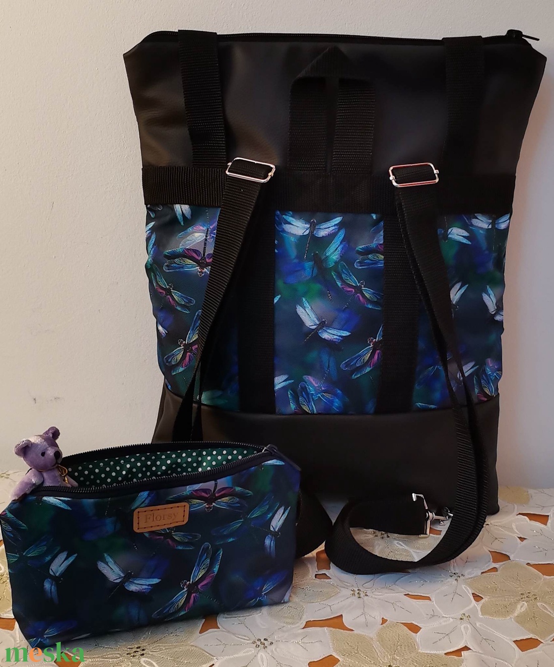 Fekete textilbőr, Roll top hátizsák/hátitáska/női táska/city bag/ laptop hátizsák/ színes szitakötők róza - táska & tok - hátizsák - roll top hátizsák - Meska.hu