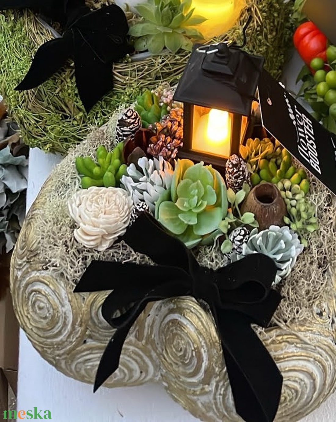 Kőkaspóba készült sírdísz selyem és szárazvirágokból ledes mécsessel - otthon & életmód - vallás - temetkezési tárgy - sírdísz, kegyeleti dísz - Meska.hu Kőkaspóba készült sírdísz selyem és szárazvirágokból ledes mécsessel - otthon & életmód - vallás - temetkezési tárgy - sírdísz, kegyeleti dísz - Meska.hu