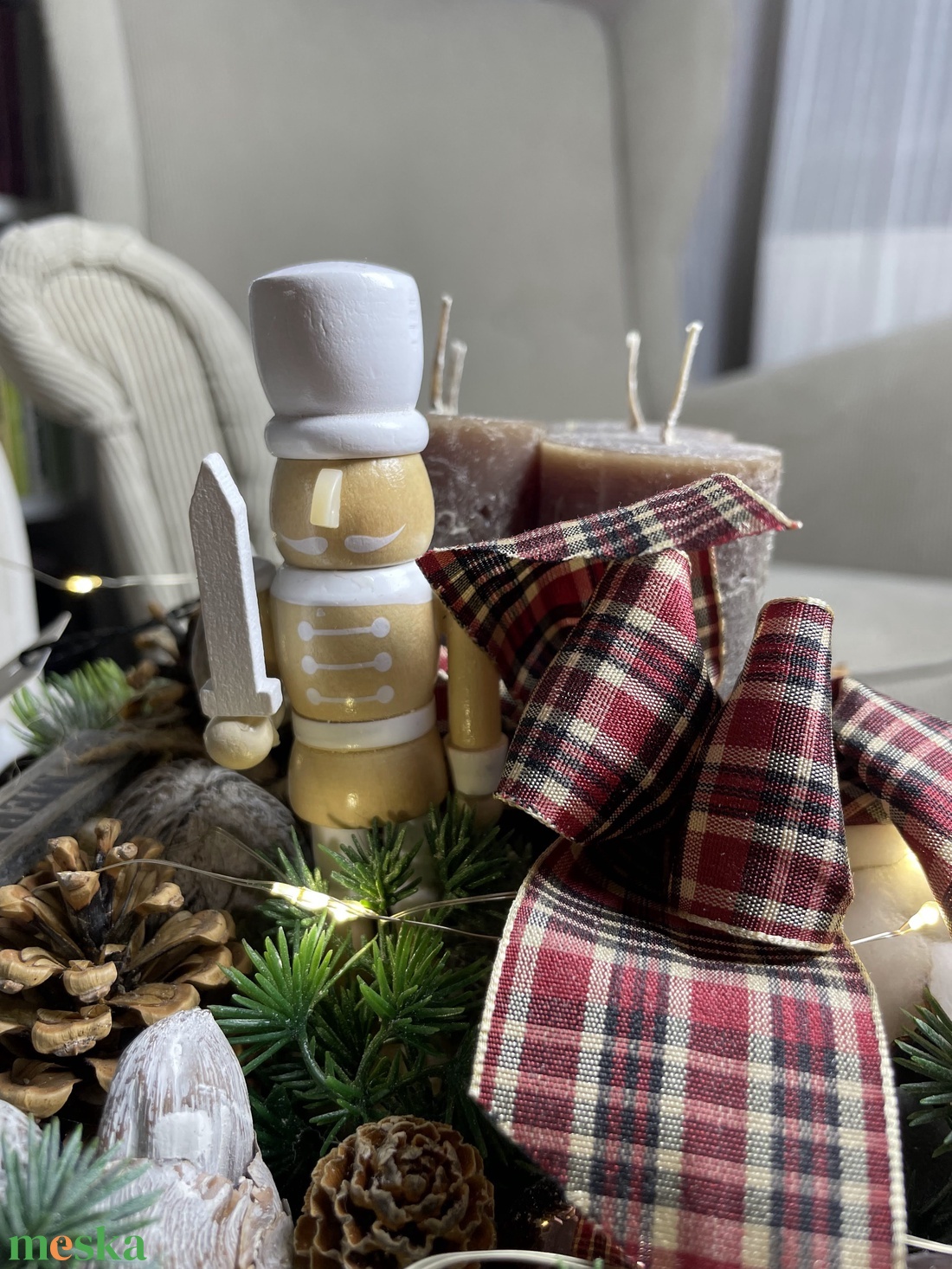 Elegáns adventi asztaldísz kerek fatálcán - karácsony - adventi díszek - adventi asztaldísz - Meska.hu