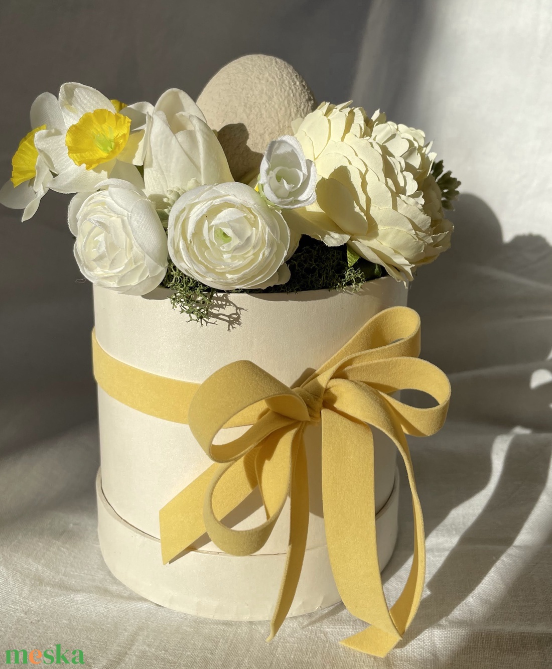 Húsvéti asztaldísz tojással bézs boxban - ünnepi díszek, dekorációk - húsvéti díszek és dekorációk - húsvéti virágos díszek - Meska.hu