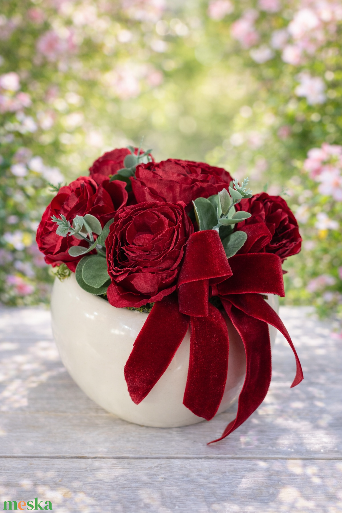 Asztaldísz Valentín napra kerámia kaspóban - otthon & életmód - virágdekoráció - virágdíszek - virágdísz kaspóban - Meska.hu