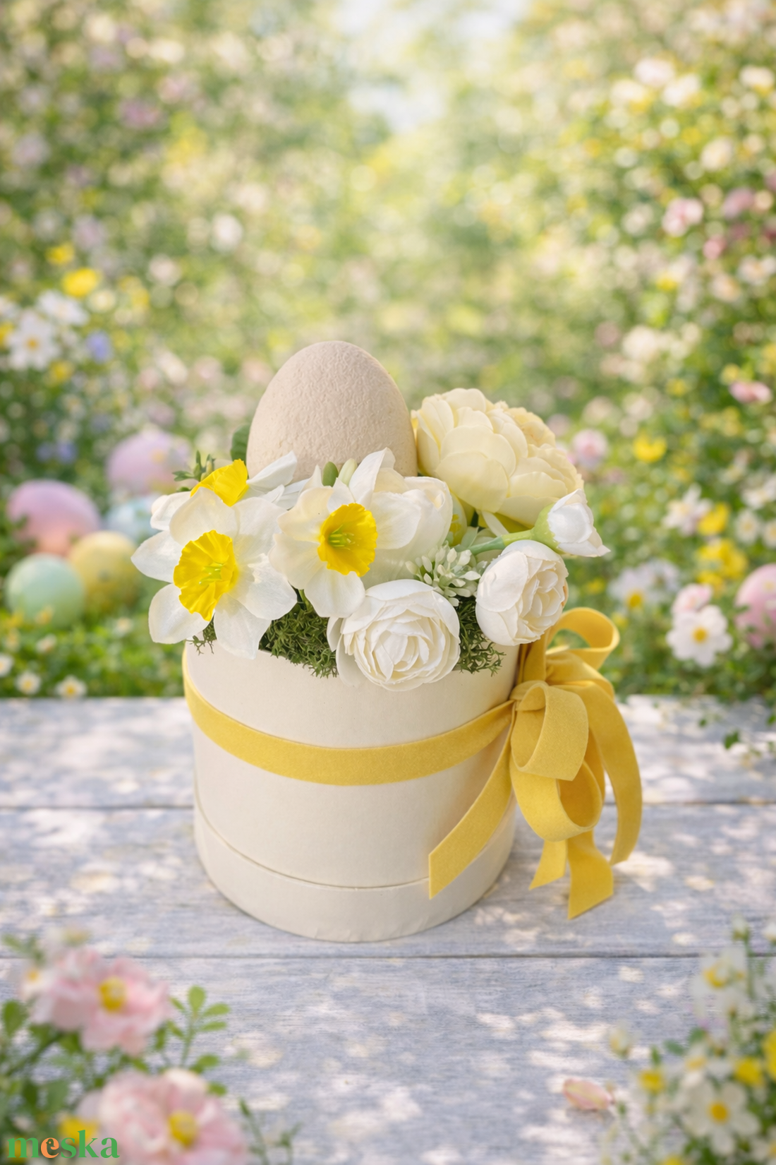 Húsvéti asztaldísz tojással bézs boxban - ünnepi díszek, dekorációk - húsvéti díszek és dekorációk - húsvéti virágos díszek - Meska.hu