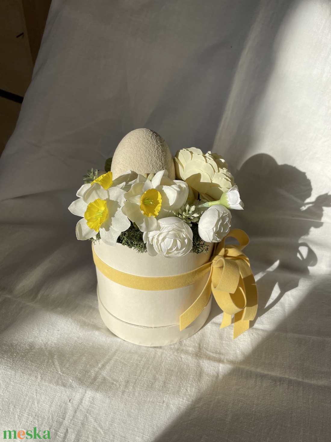 Húsvéti asztaldísz tojással bézs boxban - ünnepi díszek, dekorációk - húsvéti díszek és dekorációk - húsvéti virágos díszek - Meska.hu