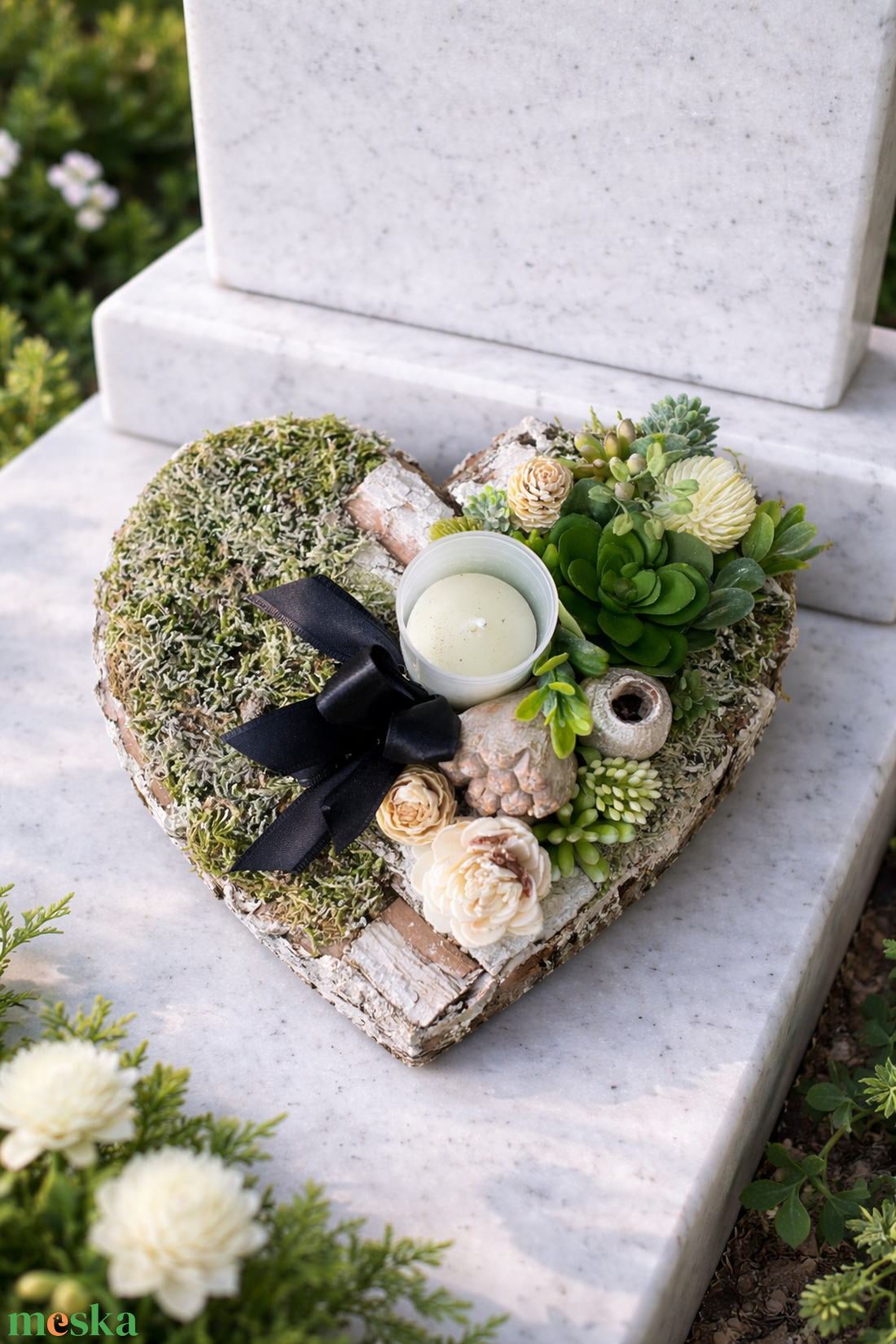 Szív alakú sírdísz gyertyával selyem és szárazvirágokból - otthon & életmód - vallás - temetkezési tárgy - sírdísz, kegyeleti dísz - Meska.hu