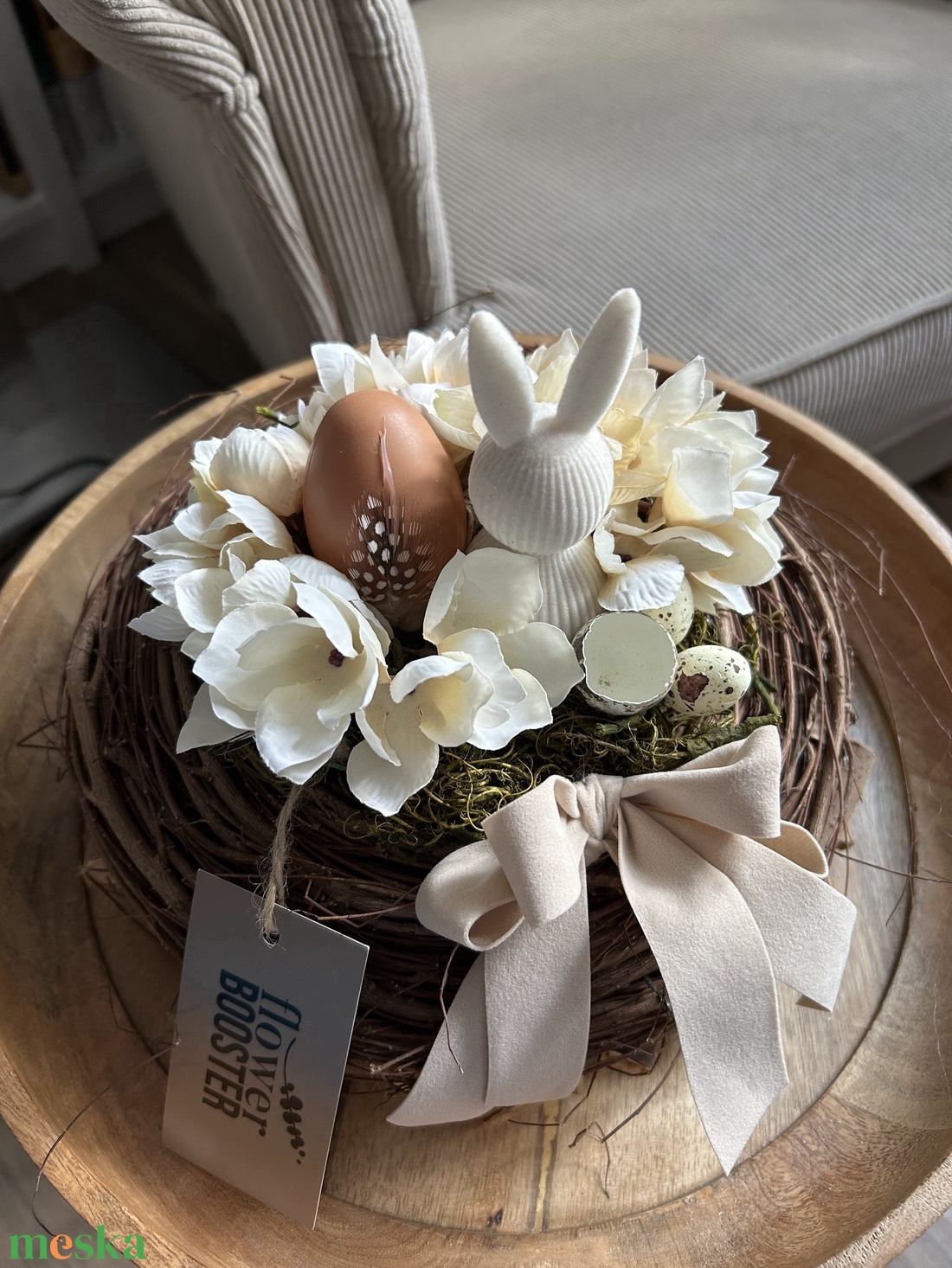 Húsvéti asztaldísz háncs koszorún hortenziával és bézs nyuszival - ünnepi díszek, dekorációk - húsvéti díszek és dekorációk - húsvéti asztaldíszek - Meska.hu