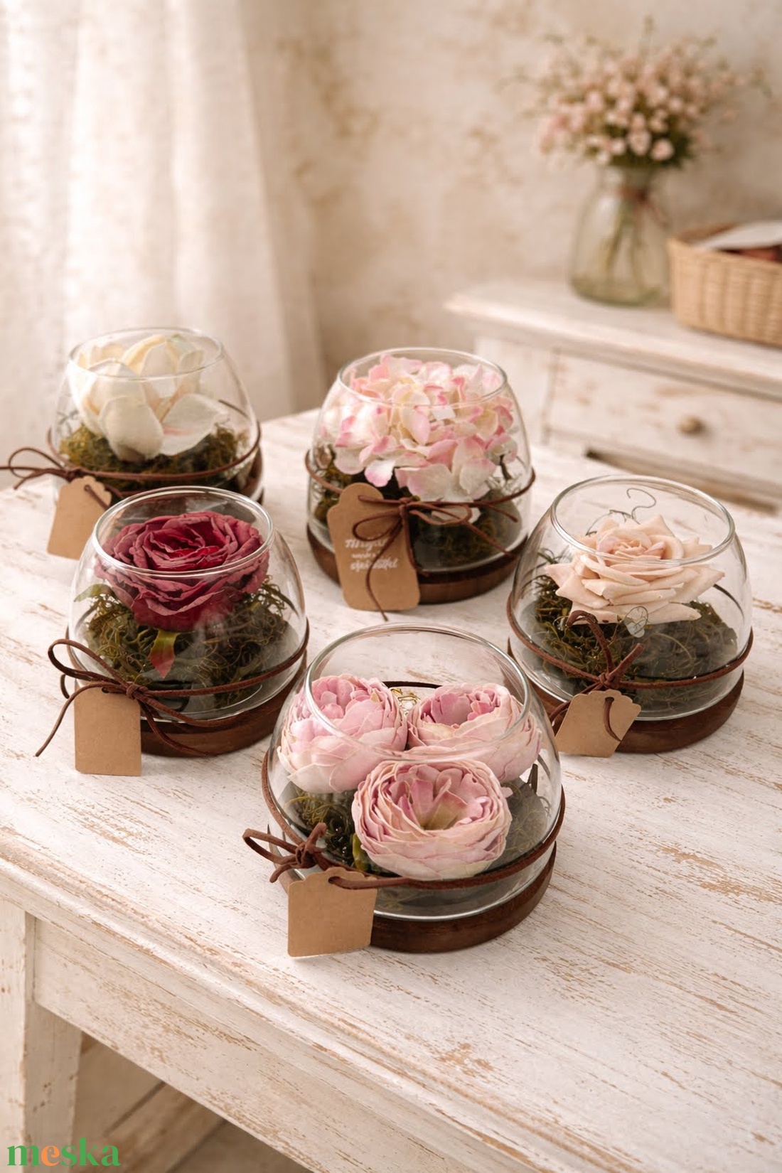 Bézs rózsa üvegtálban fa talpon Anyák napjára - otthon & életmód - dekoráció - asztal és polc dekoráció - asztaldísz - Meska.hu