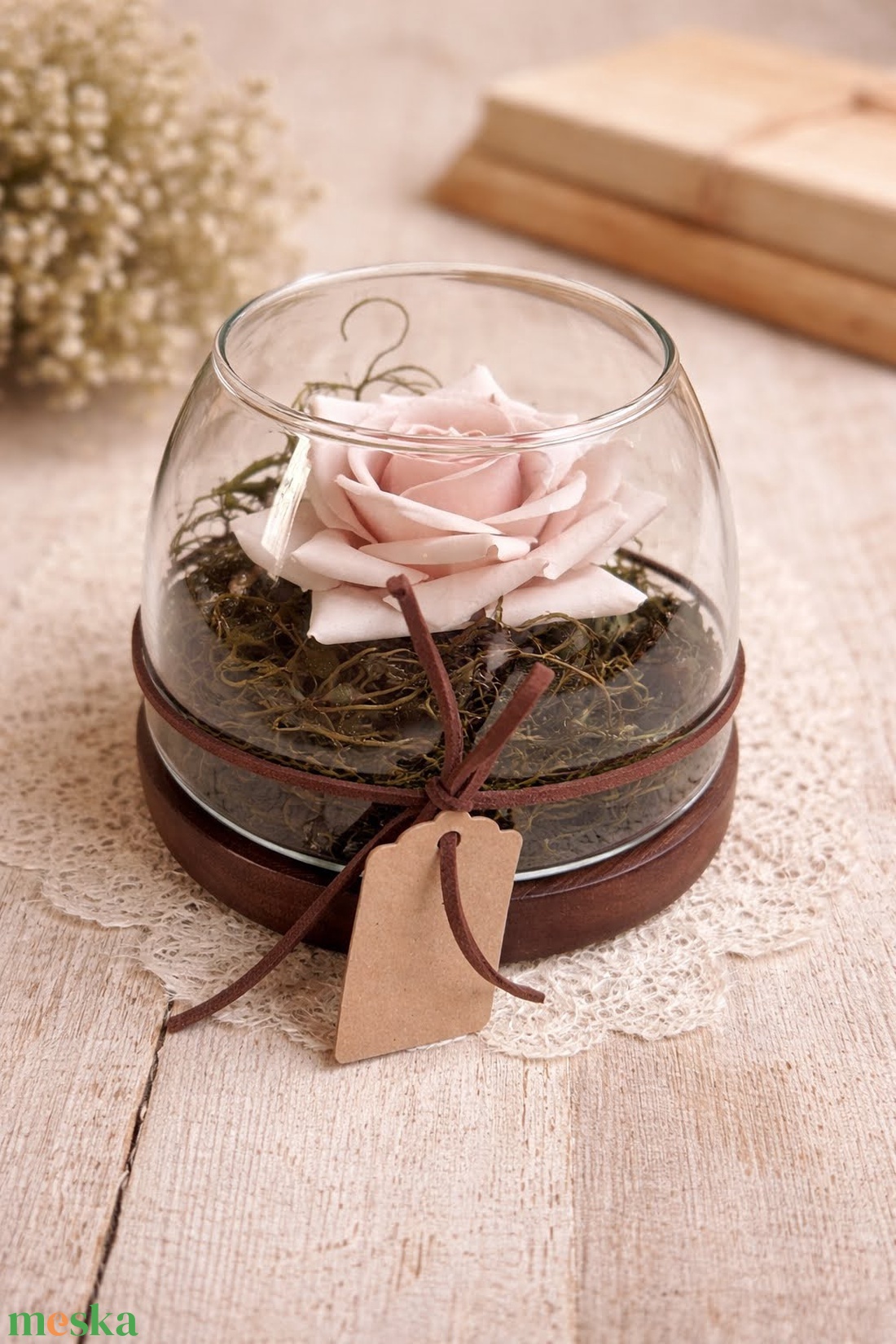 Bézs rózsa üvegtálban fa talpon Anyák napjára - otthon & életmód - dekoráció - asztal és polc dekoráció - asztaldísz - Meska.hu