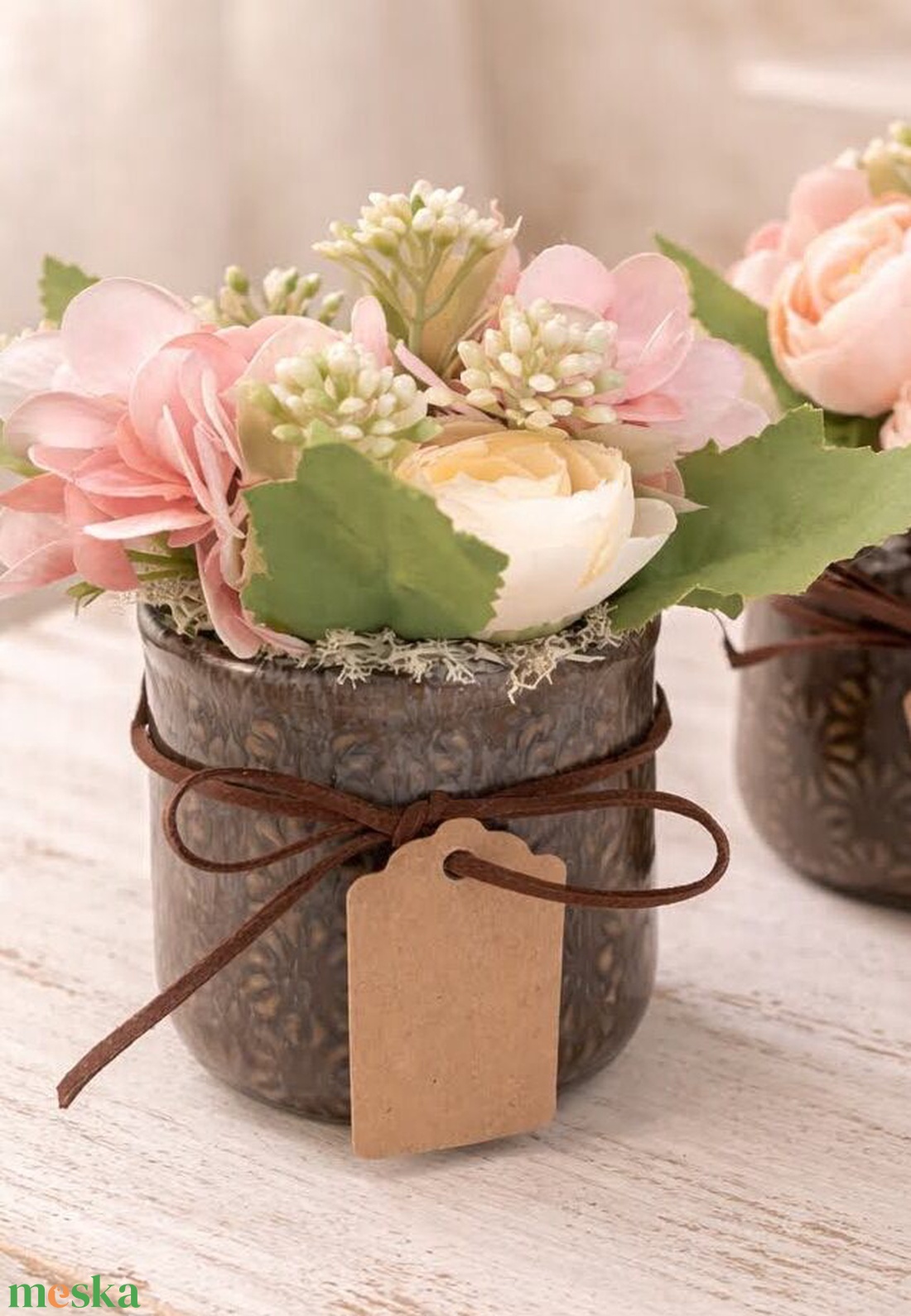 Anyák napi mini asztaldísz boglárkával és hortenziával - otthon & életmód - virágdekoráció - virágdíszek - asztali virágdísz - Meska.hu