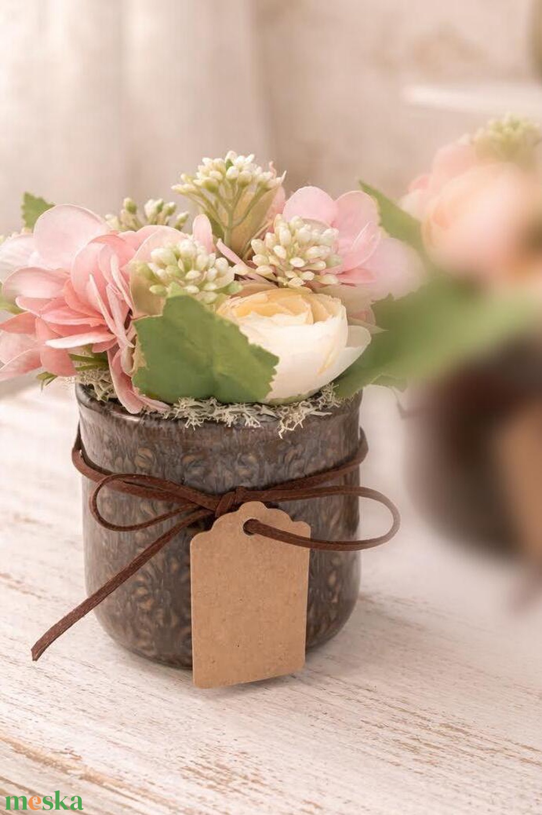 Anyák napi mini asztaldísz boglárkával és hortenziával - otthon & életmód - virágdekoráció - virágdíszek - asztali virágdísz - Meska.hu