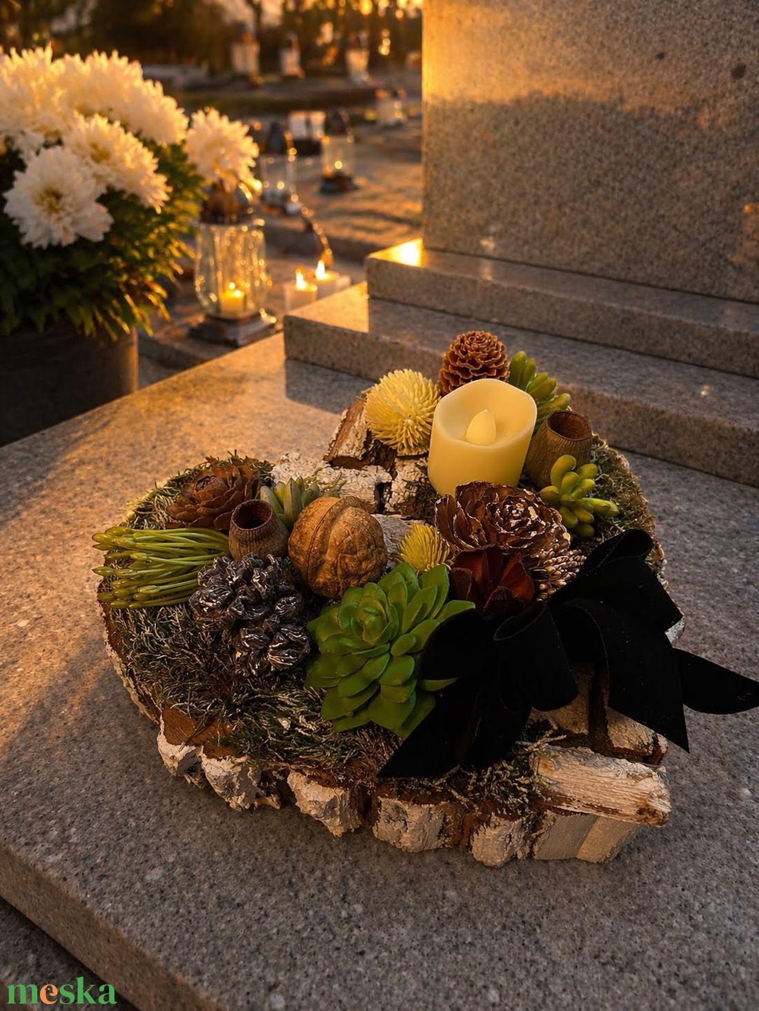 Sírdísz csodás selyem és szárazvirágokból ledes mécsessel - otthon & életmód - vallás - temetkezési tárgy - sírdísz, kegyeleti dísz - Meska.hu
