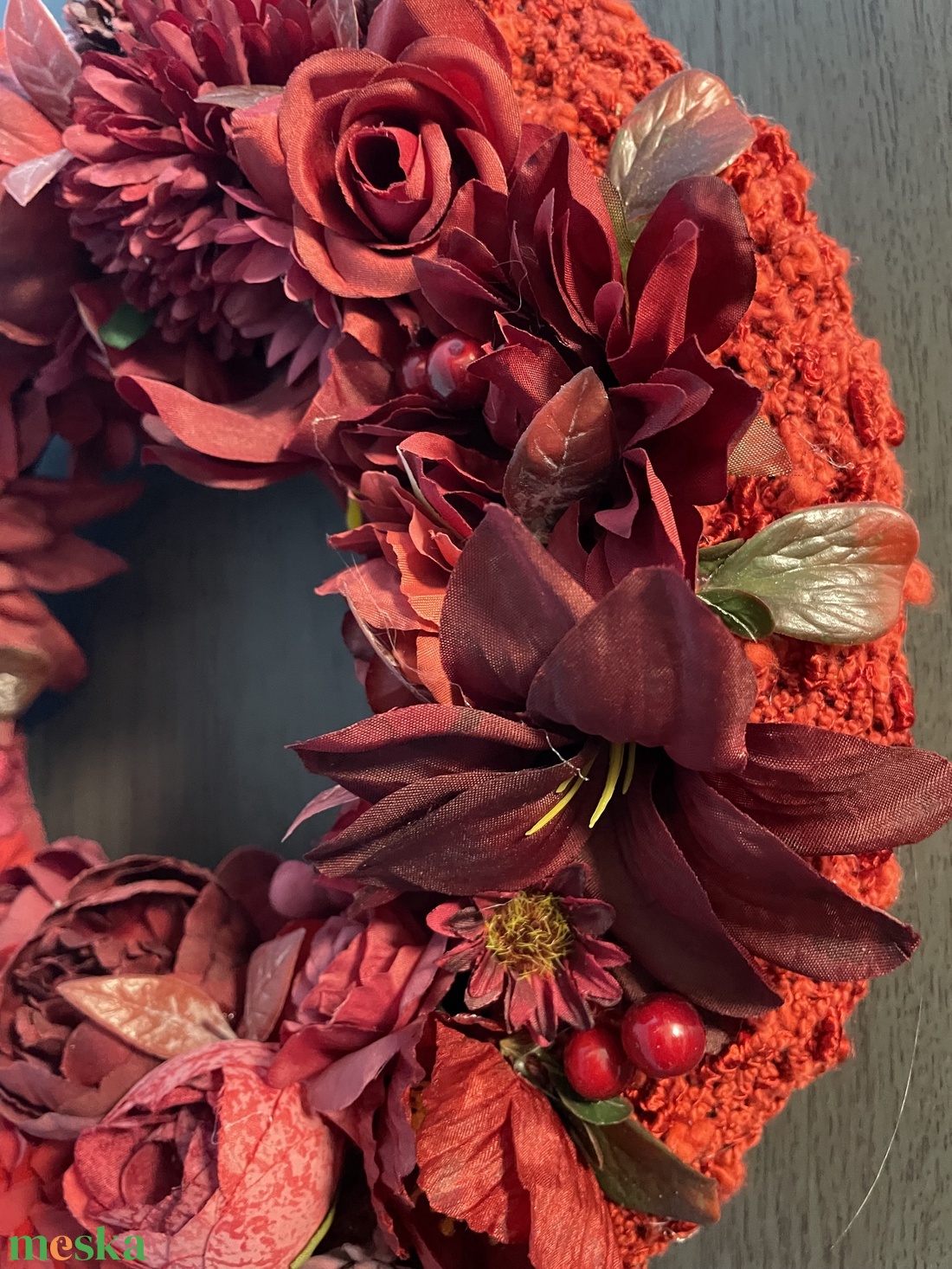 Kopogtató pirosba öltöztetve - otthon & életmód - dekoráció - ajtó- és ablak dekoráció - ajtódísz & kopogtató - Meska.hu