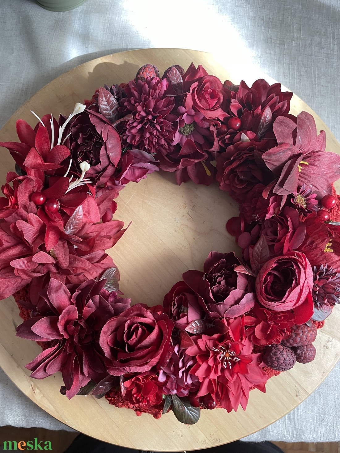 Kopogtató pirosba öltöztetve - otthon & életmód - dekoráció - ajtó- és ablak dekoráció - ajtódísz & kopogtató - Meska.hu